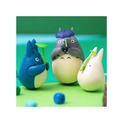 Toys*Maison Ghibli Round Bottomed Figurine Middle Totoro with leaf - My Neighbor Totoro